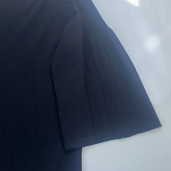 Max Mara Weekend Flared Pleated Sleeve Vneck Blouse S130-26